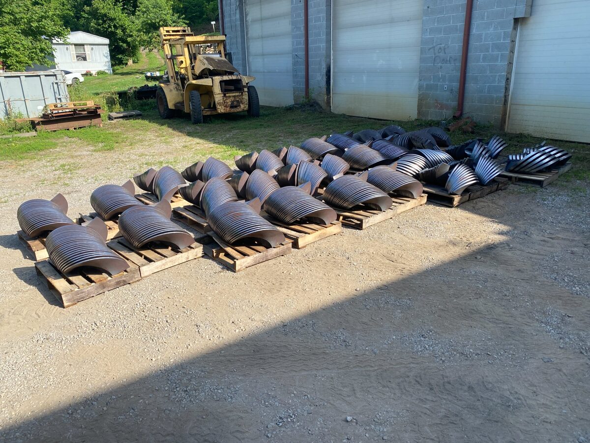 Large production run of formed flights on pallets